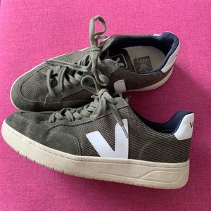 Veja Olive/White V-12 b-mesh sneakers